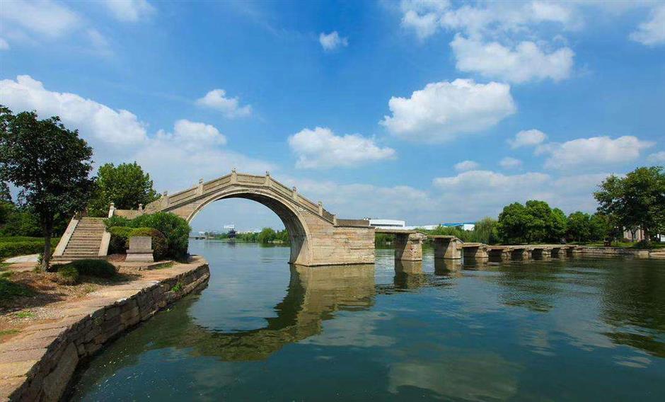 Shaoxing's towpath to history