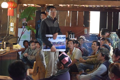 Li explains the house reconstruction plan to the Hebian villagers.