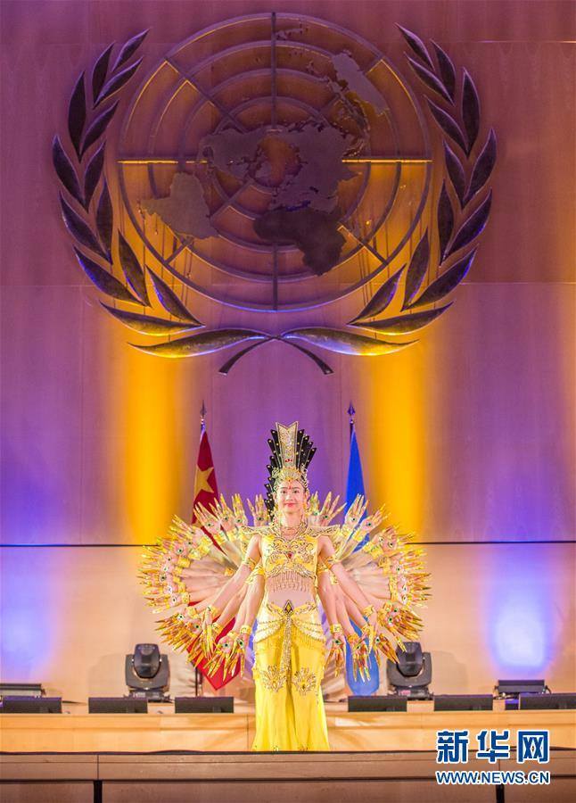 残疾人在日内瓦表演《千手观音》 Thousand Hands Guan Yin in dance performed by deaf-mute