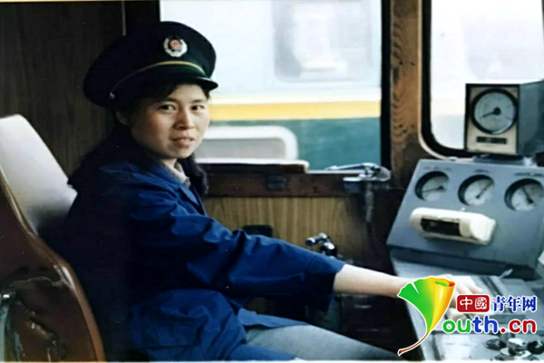 3 Female Drivers of China's 1st-ever Elective Locomotives Share Memories