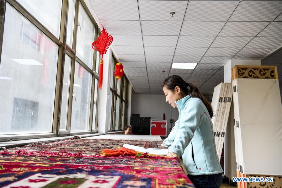 33-year-old actress promotes traditional Chinese opera culture beyond theaters