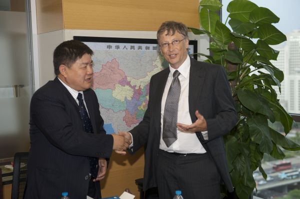 比尔及梅琳达·盖茨基金会联席主席比尔盖茨在北京与商建忠会见洽谈全球“防艾”工作