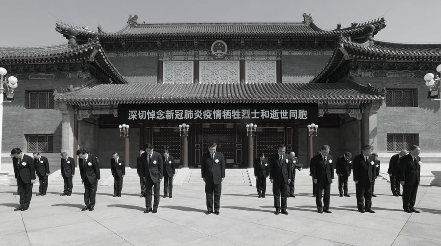 Xi Jinping, Li Keqiang, Li Zhanshu, Wang Yang, Wang Huning, Zhao Leji, Han Zheng and Wang Qishan, as well as other Party and state leaders, stand in silence during the national mourning for martyrs who died fighting the novel coronavirus disease (COVID-19) and compatriots who lost their lives in the outbreak, in the Zhongnanhai leadership compound in Beijing, capital of China, at 10:00 a.m. on April 4, 2020. (Xinhua/Li Xueren)